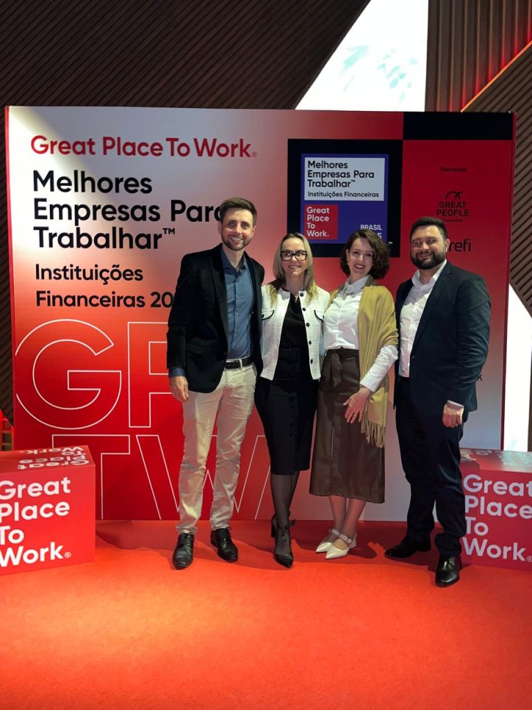 Viacredi Alto Vale é reconhecida entre as melhores instituições financeiras para trabalhar no Brasil